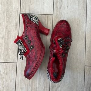 funky red close toed heels